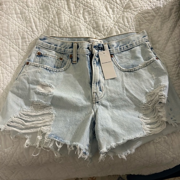 Abercrombie & Fitch Curve Love Boyfriend Short Mid Rise Size 25 - Picture 1 of 2